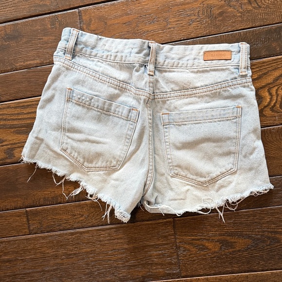 Blank NYC Frayed Light Blue Jean Shorts - Picture 3 of 3